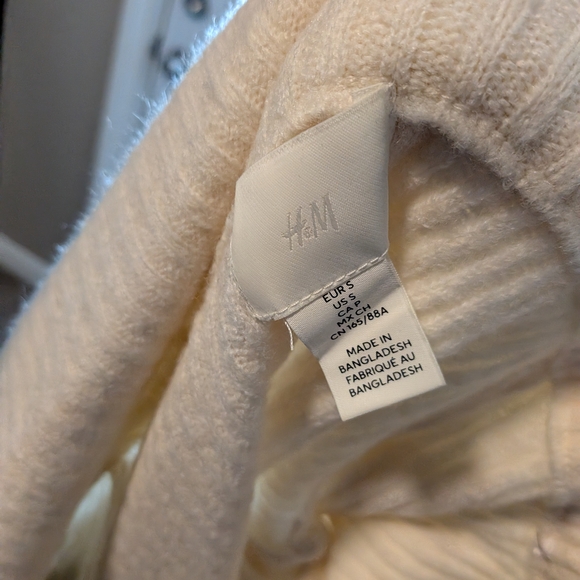 H&M Off-Shoulder Ribbed Sweater in Cream - Picture 2 of 2